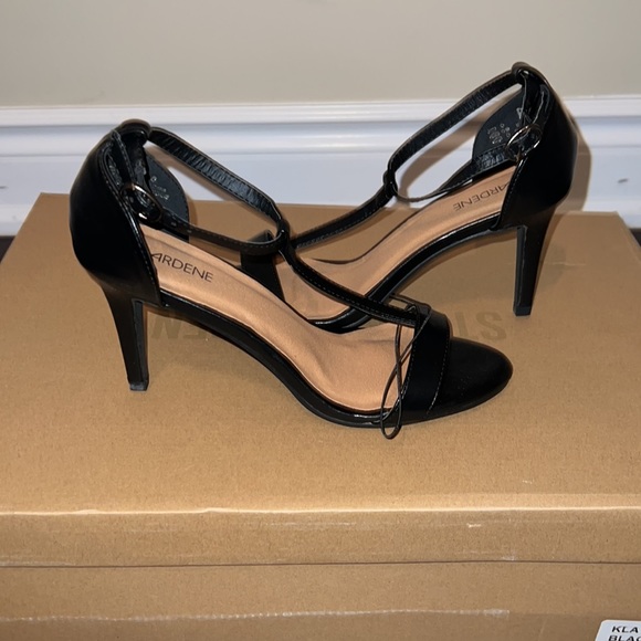 Black heels - Picture 3 of 3